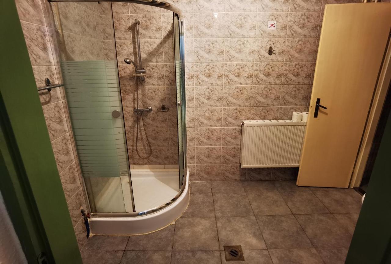 Komplex -Rendezvenytermek-Panzio-Apartman-Irodak- Mateszalka Exterior photo